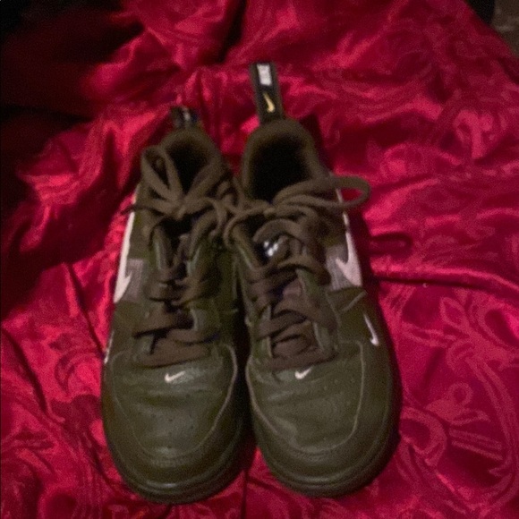 Nike Olive Green Sneakers with White Logo - Picture 3 of 8